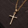 Guld kors halsband med tunn guldkedja