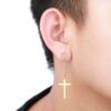 2-pack piercing örhänge fake plug med hängande kors guld