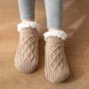Varma fodrade toffelsockor - lurviga sockor beige