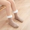Varma fodrade sockor | stickade tofflor med halkskydd beige