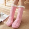 Varma fodrade sockor | stickade tofflor med halkskydd rosa