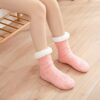 Varma fodrade sockor | stickade tofflor med halkskydd rosa
