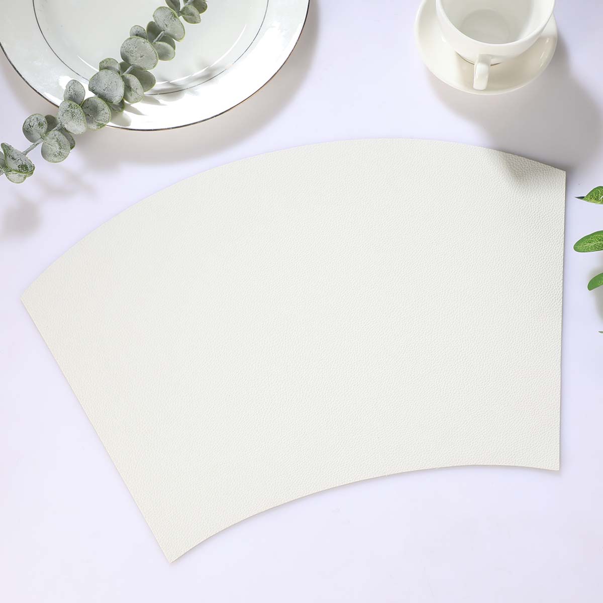 4-pack bordstablett i konstläder 43x30cm båge vit - bild 2