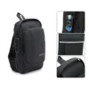 Sling bag / enaxlad ryggsäck med kodlås & usb-port – svart, vattentålig (8l)
