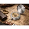 Fickkompass med lock och självlysande ratt – silver