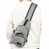 Axelväska herr axelremsväska cross body väska powerbank uttag
