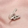 Clip-on näspiercing fjäril med kristaller guld