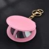 Läder nyckelring med dubbel sminkspegel rosa