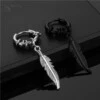 Piercing örhänge ring med hängande fjäder silver