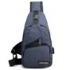 Blå axelväska herr - cross body väska med powerbank uttag