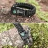 Paracord armband med tändstift, kompass och visselpipa svart