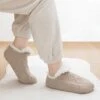 Varma fodrade toffelsockor - lurviga sockor beige