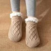 Varma fodrade toffelsockor - lurviga sockor beige