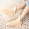 Varma fodrade toffelsockor - lurviga sockor beige