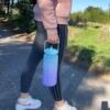 Vattenflaska med sugrör och tidsmarkör | motivational bottle 2l