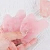100% naturlig rosenkvarts gua sha massageverktyg natursten