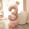 Stor stående sifferballong set | roséguld metallic nummer 3 110cm